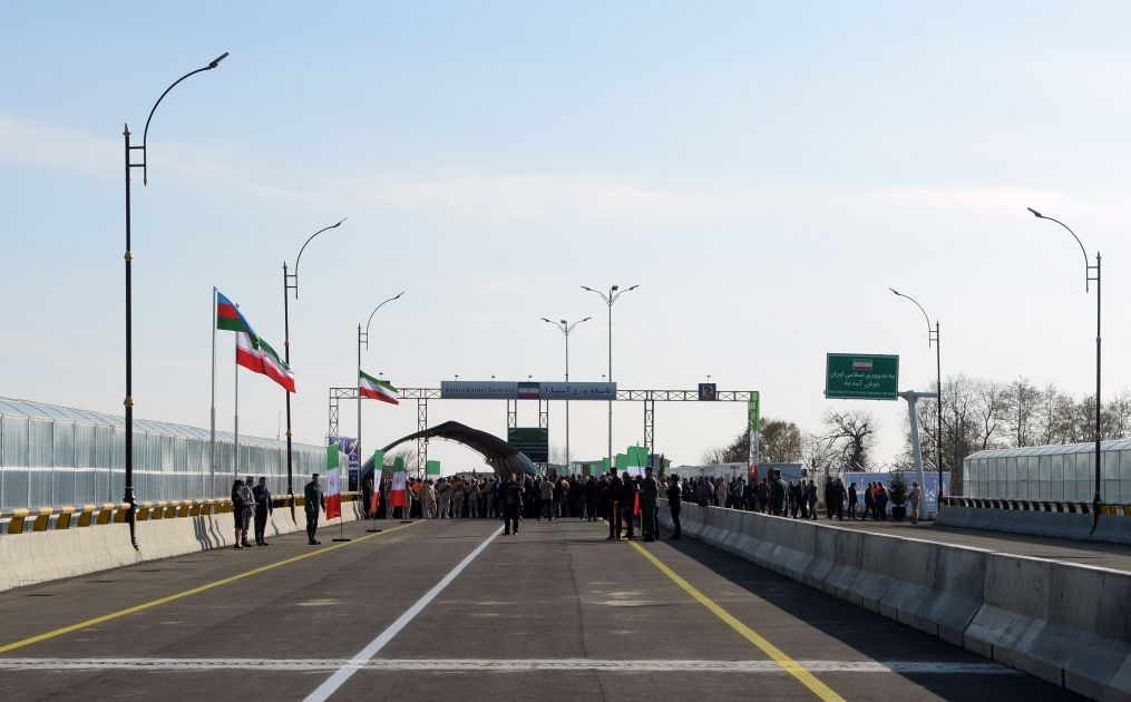 Iranian minister says new bridge over Astarachay reduces truck queues