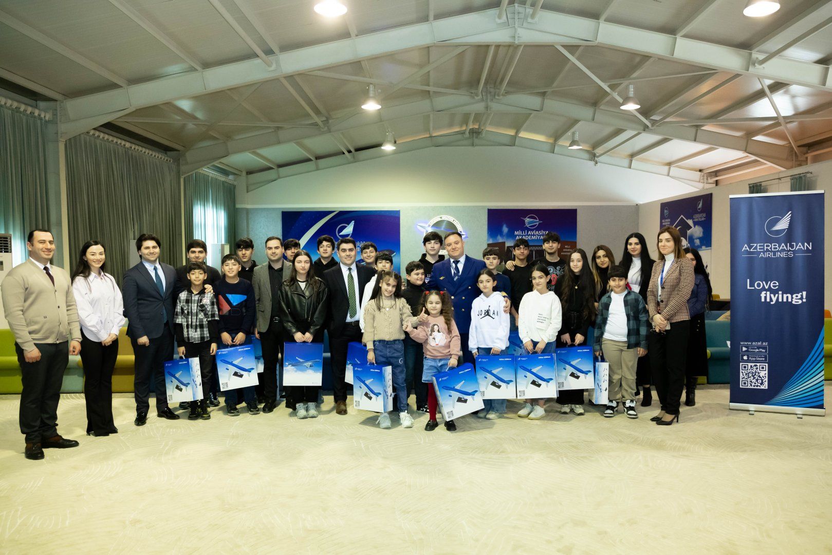 Martyrs' children visit flight training center [PHOTOS/VIDEO]