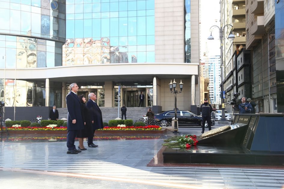 Azerbaijani officials visit Khojaly genocide memorial [PHOTOS]