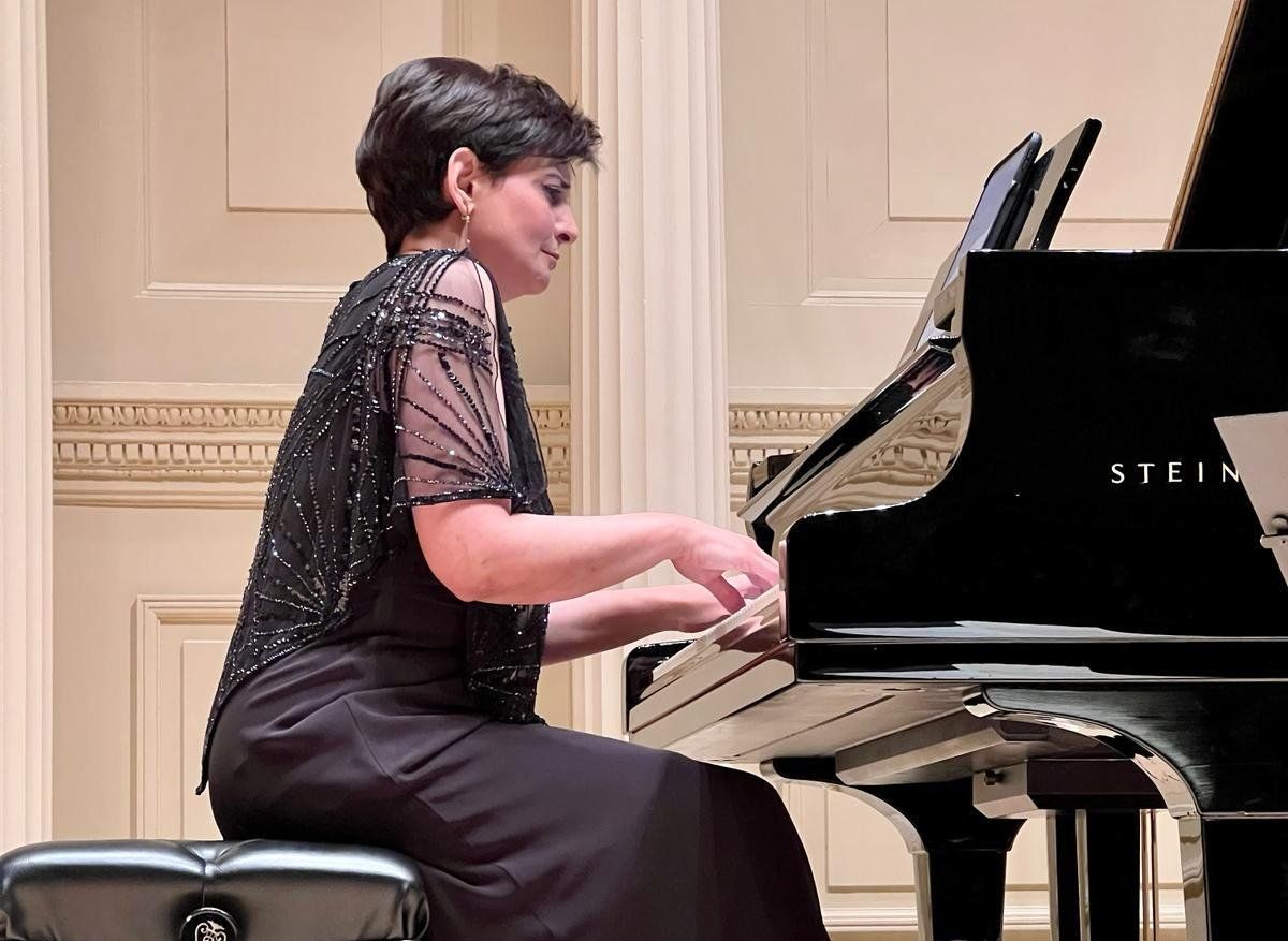 Pianist from US plays piece mourning victims of Khojaly massacre [VIDEO]