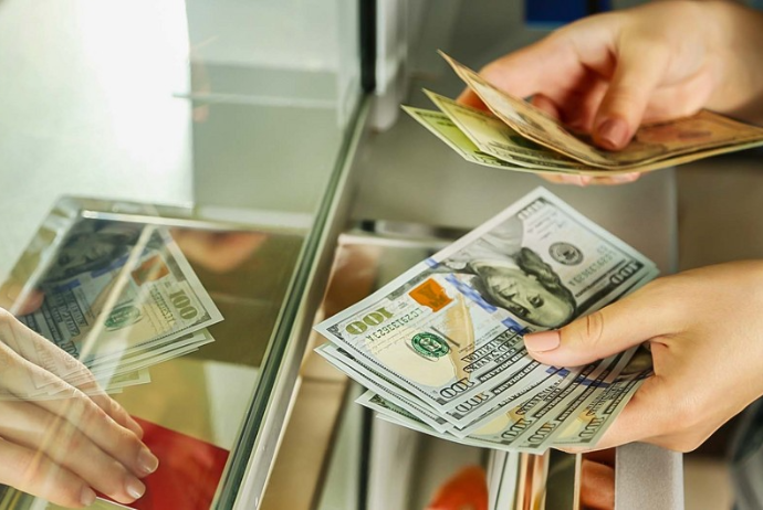 Foreign currency purchases by banks exceed sales in Azerbaijan