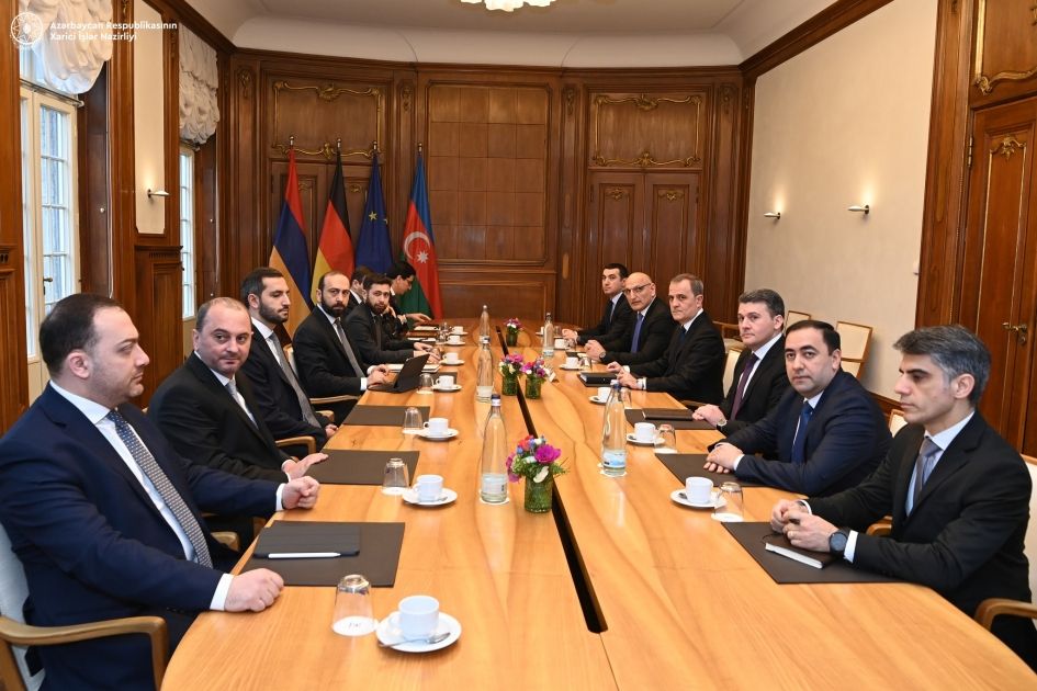 Meeting between Azerbaijani and Armenian FMs kicks off in Berlin [PHOTOS]