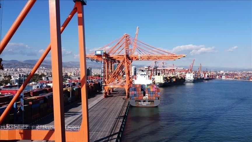 Türkiye’s foreign trade deficit down over 56% to .3B in January