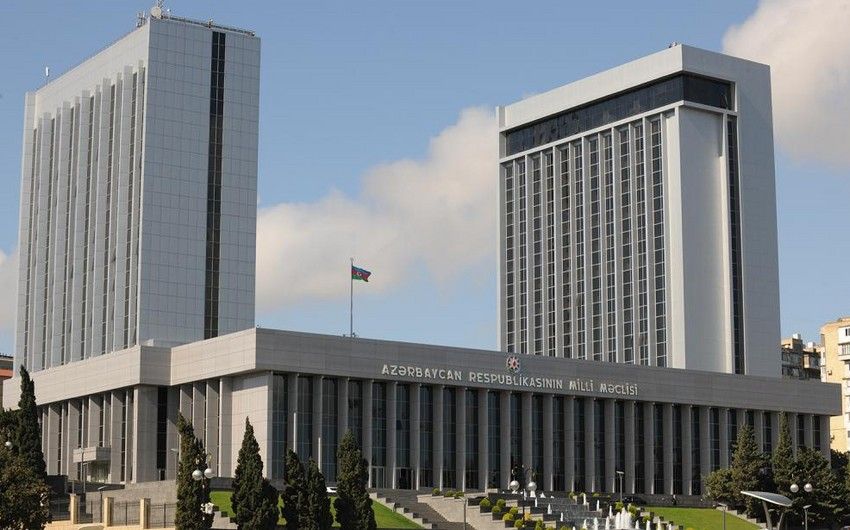 Azerbaijani Parliament discusses draft law on municipalities at plenary session