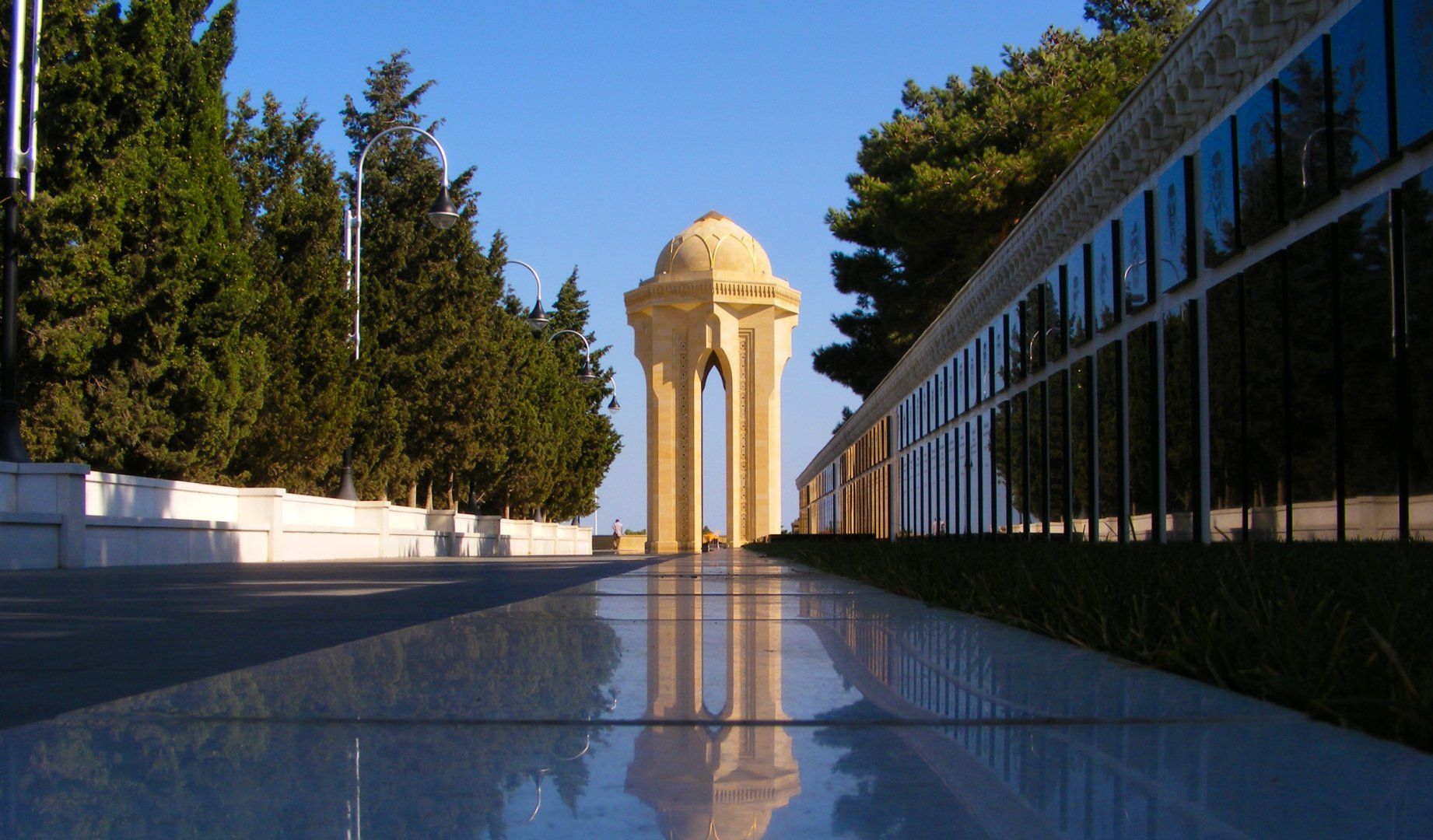 Participants of TURKPA commission meeting visit  Alley of Martyrs in Baku