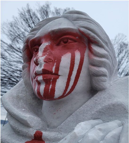 Damaged statue of Azerbaijani poetess from Evian arrives in Paris [PHOTOS]