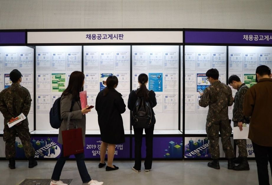 In South Korea, applications for unemployment benefits decrease by 13.3 percent
