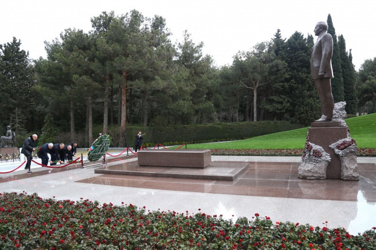 Georgian Parliament representatives visit Alley of Honor and Alley of Martyrs