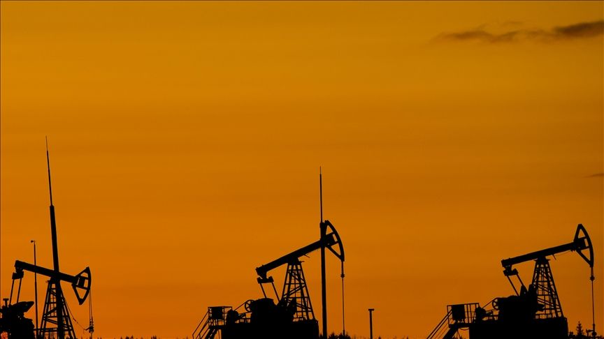 Oil prices contracted after reaching 4-month highs due to demand concerns