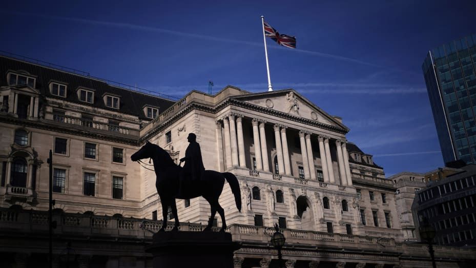 Bank of England holds interest rates at 5.25%