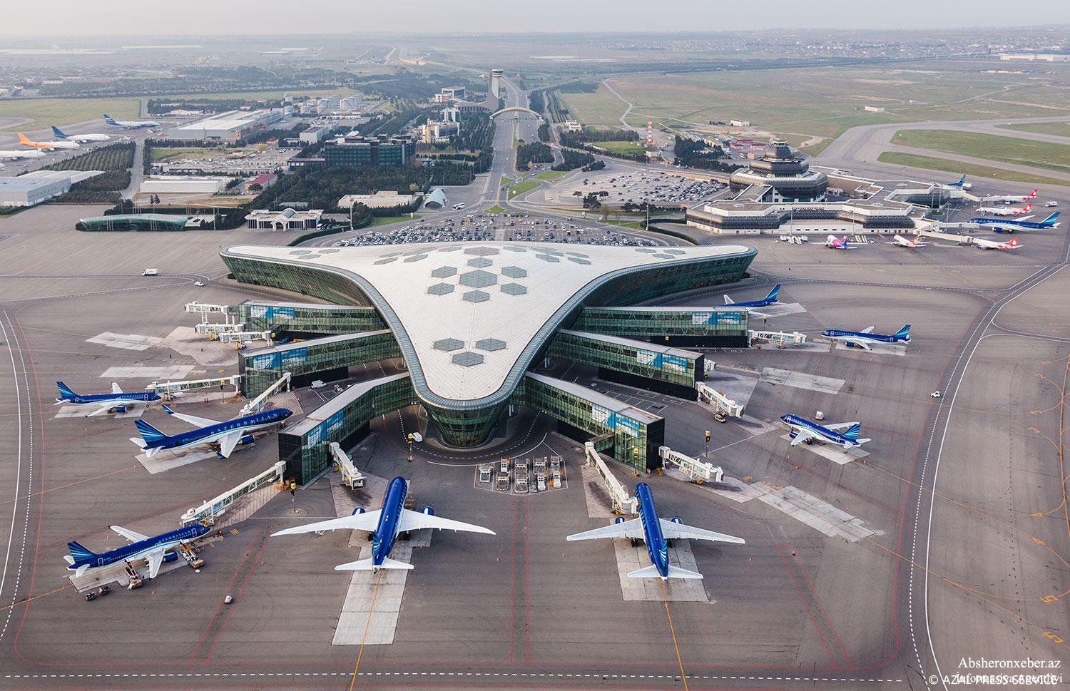 Baku airport reports on number of passengers served during holiday
