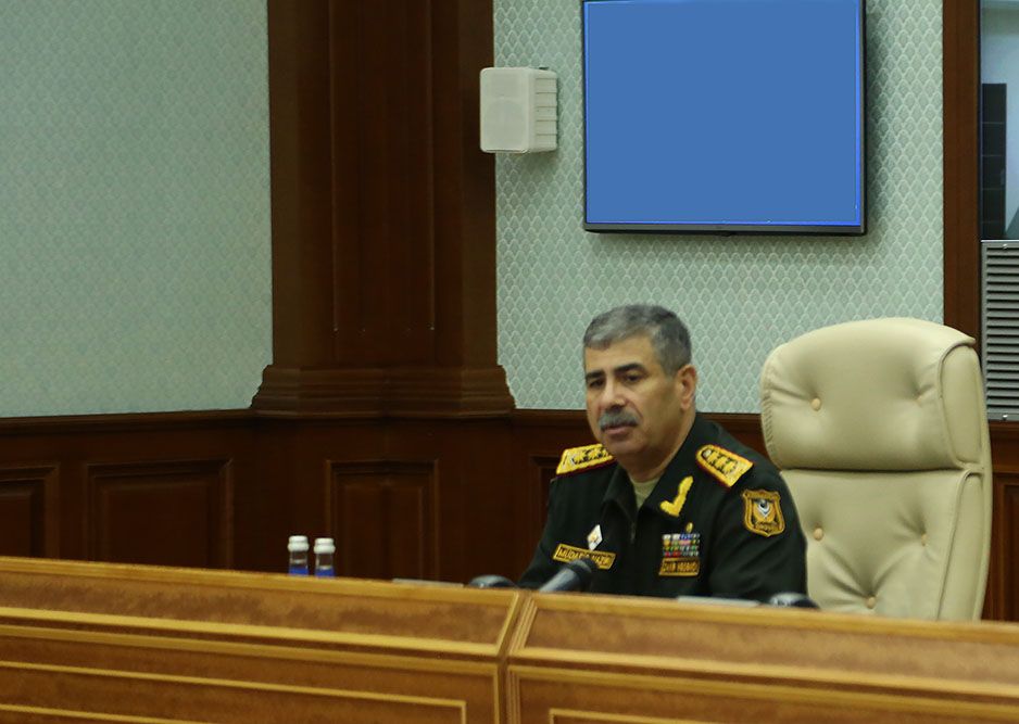 Azerbaijani Colonel General Zakir Hasanov holds meeting at Central Command Post