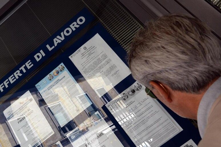 Italy's unemployment rate up to 7.5% in Feb - Istat