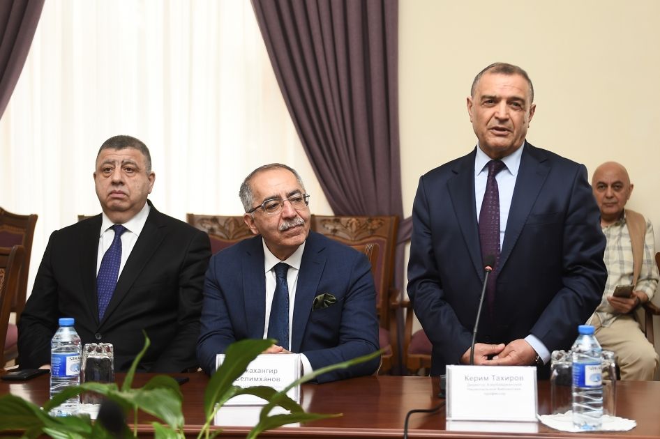Azerbaijan National Library holds round table [PHOTOS]