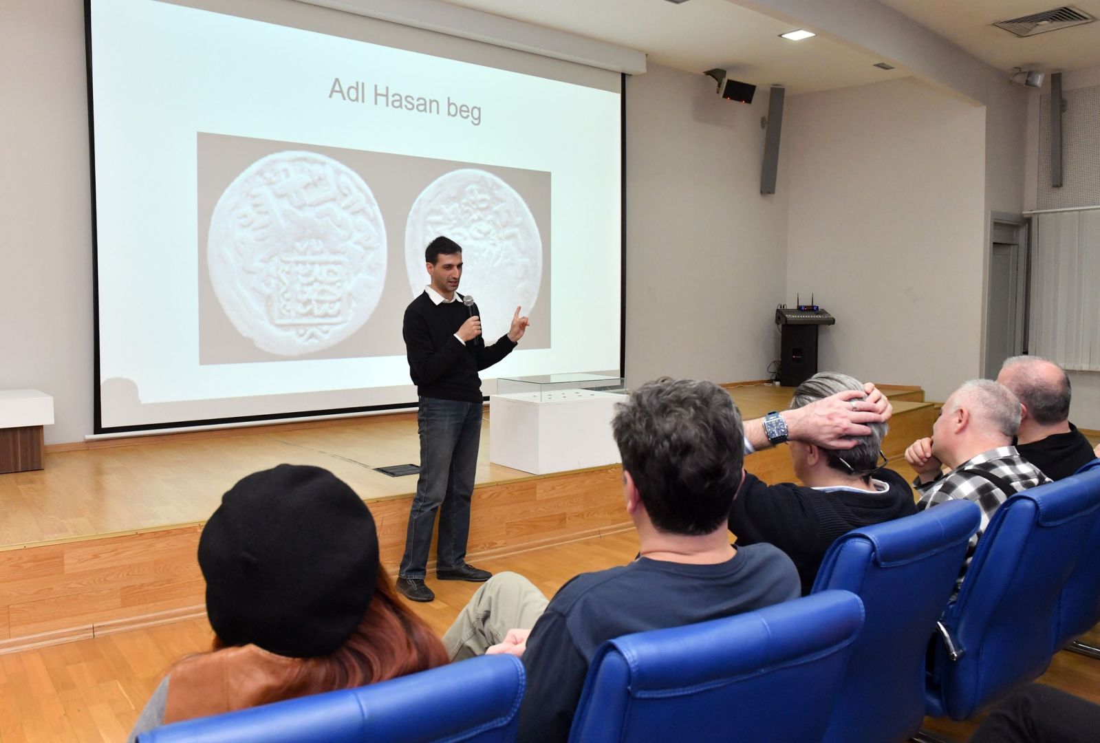Renowned numismatist unveils history of Azerbaijani coins [PHOTOS]