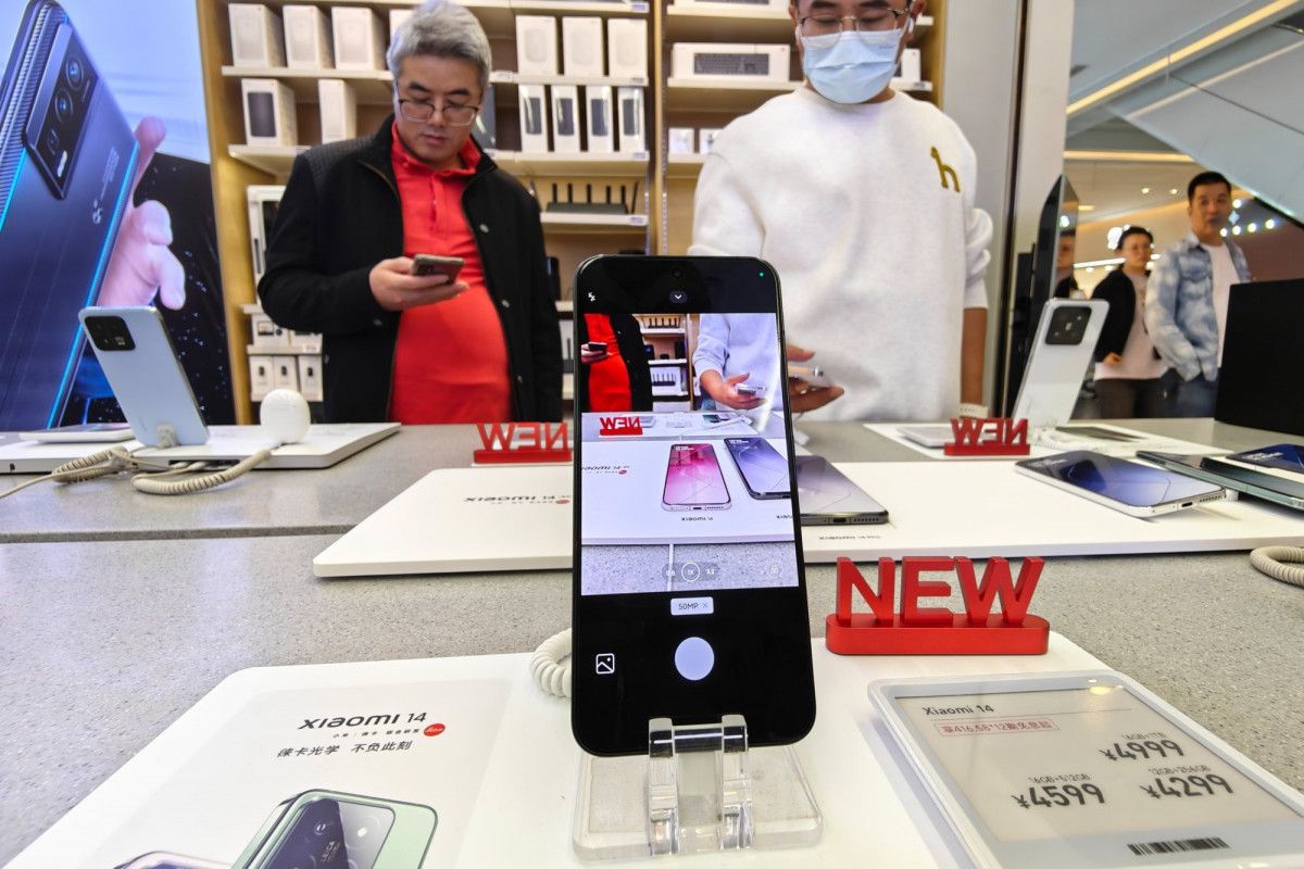 China's smartphone output surges in first two months