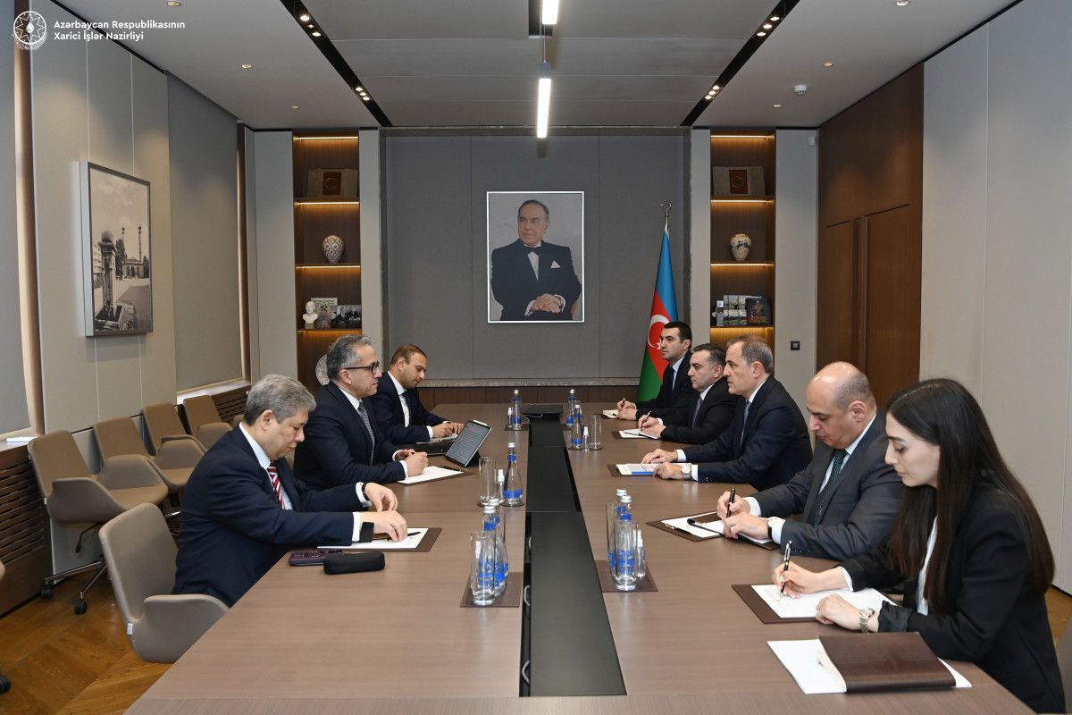Jeyhun Bayramov met with candidate for Director General of UNESCO