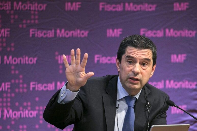 Italy debt high, credible adjustment needed says IMF