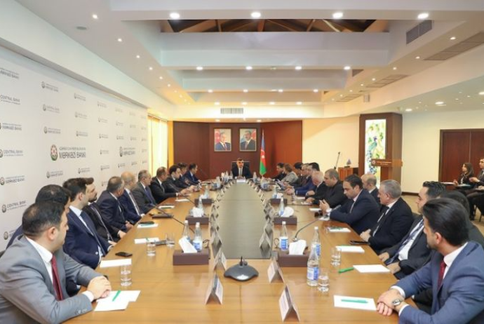 Chairman of Azerbaijan's Central Bank meets with heads of insurance companies