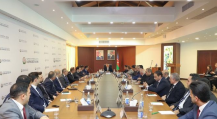 Chairman of Azerbaijan's Central Bank meets with heads of insurance companies