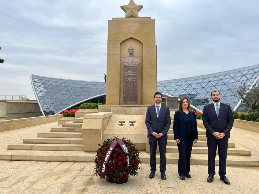 Political director of Israeli MFA visits monument of Hazi Aslanov