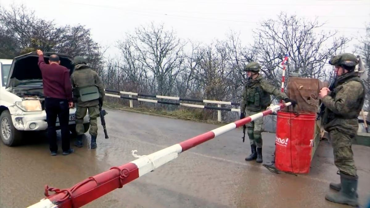 Russian border guards close checkpoints in Zangazur