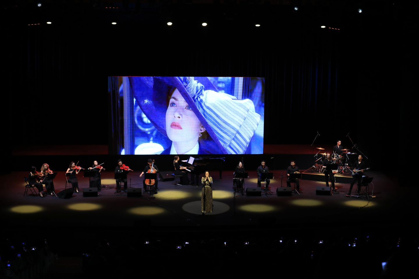 Greatest love songs totally captivate audience [PHOTOS]