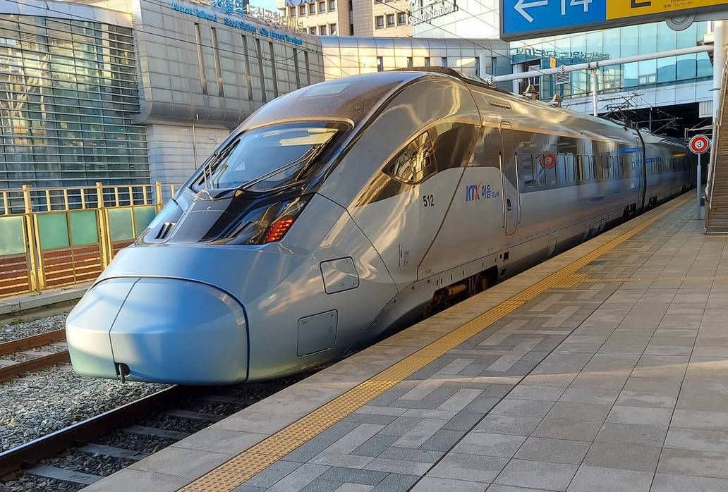 Uzbekistan to purchase Hyundai high-speed trains