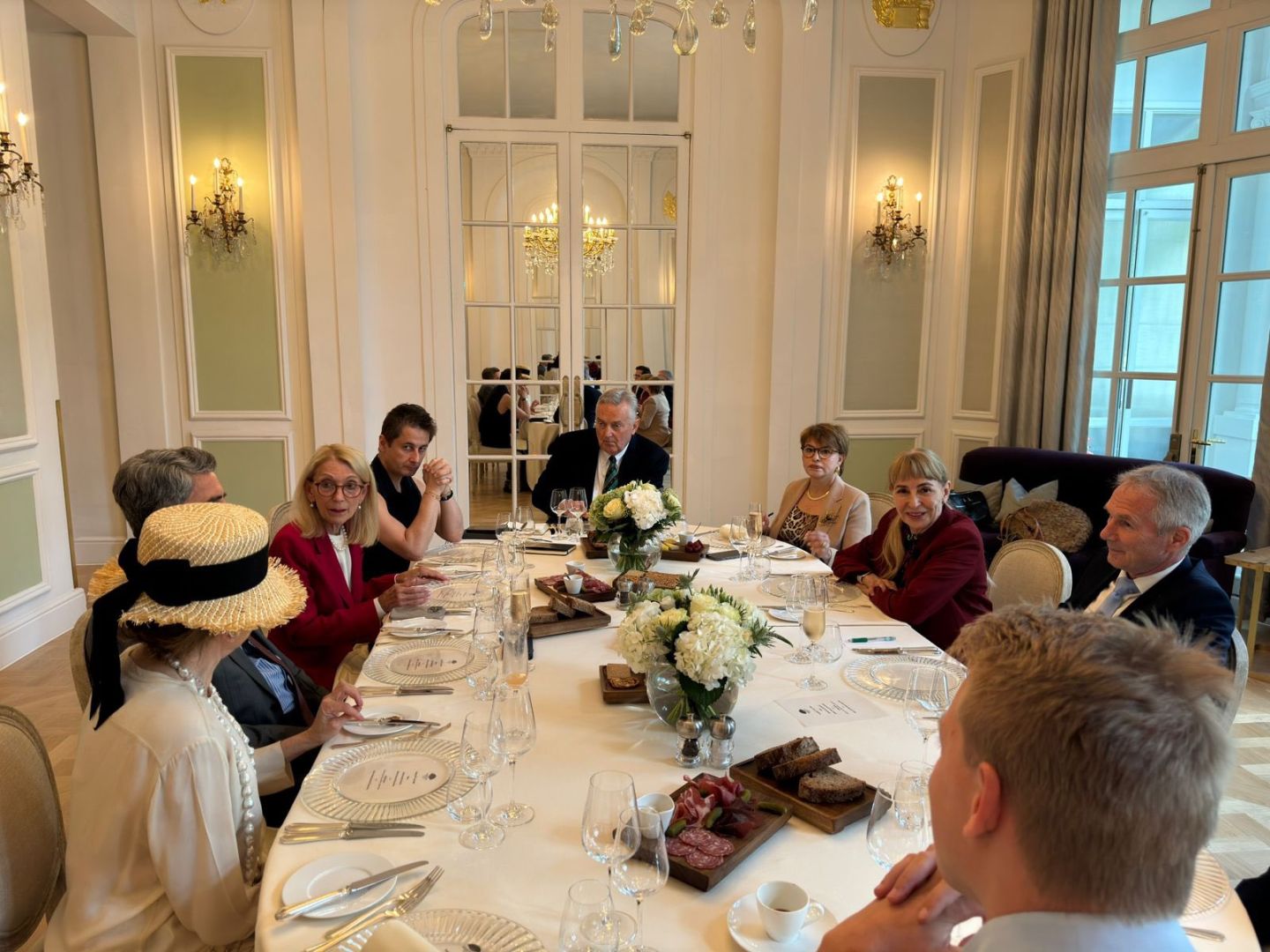 Nizami Ganjavi Int'l Center meet with UK House of Lords member [PHOTOS]
