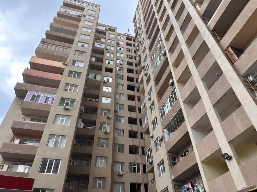 Fire broke out in sixteen-story building in Baku extinguished [PHOTOS]