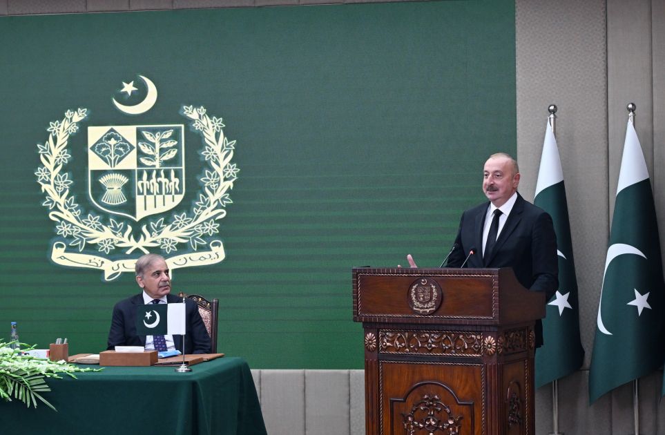 President Ilham Aliyev and Prime Minister Muhammad Shehbaz Sharif make press statements [PHOTOS/VIDEO]