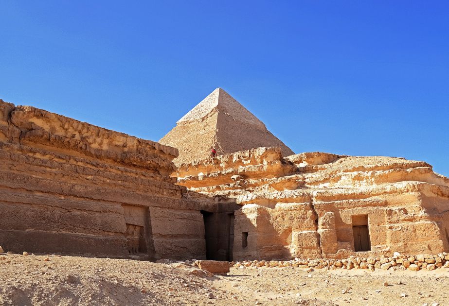 Reason for location of Egyptian pyramids in desert determined