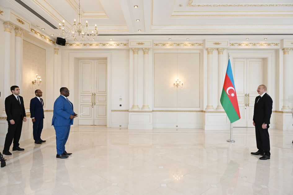 Azerbaijan's President Ilham Aliyev receives credentials of new ambassador of Benin to Azerbaijan [PHOTOS/VIDEO]