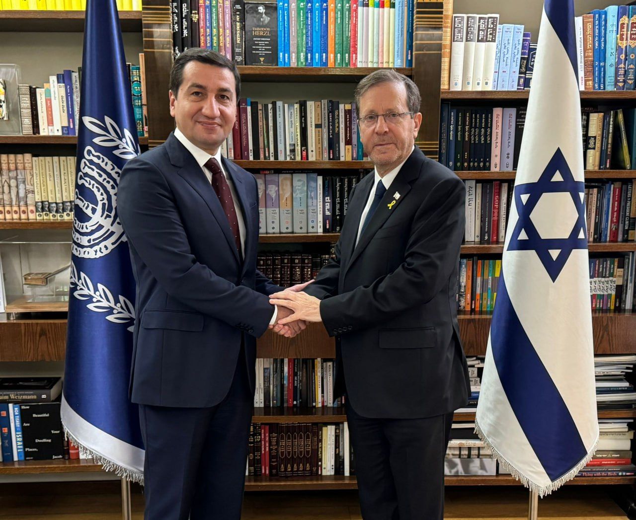 Hikmet Hajiyev discusses bilateral ties with Israeli President Isaac Herzog