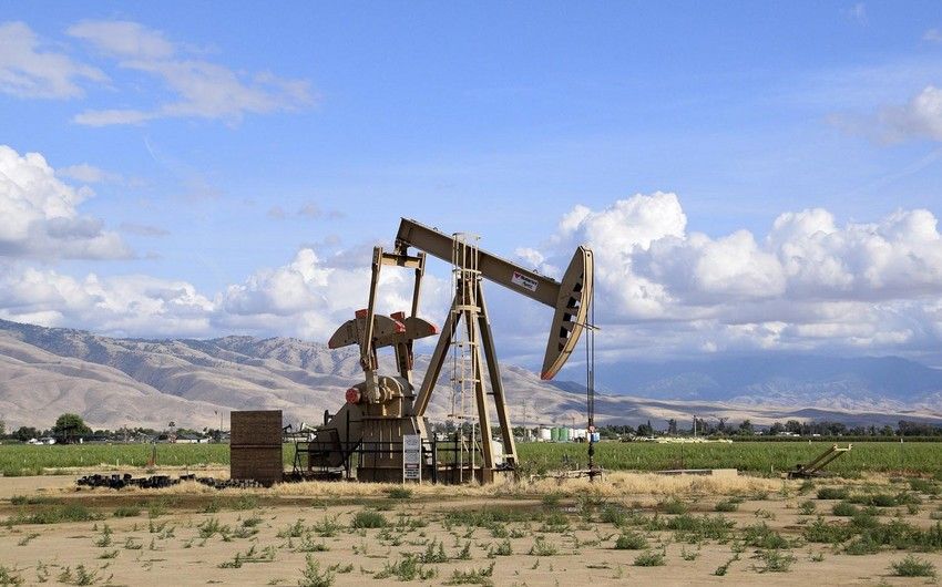 Brent trads at $73.6 per barrel