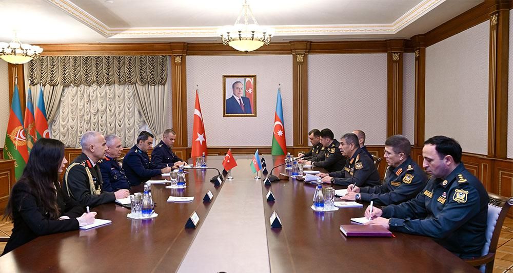 Azerbaijani Defense Minister meets with Turkish Air Force delegation [PHOTOS]
