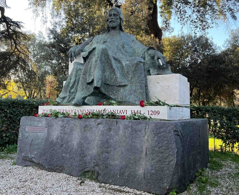 Azerbaijani delegation visits Nizami Ganjavi monument in Rome [PHOTOS]