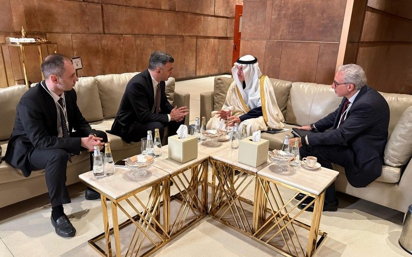 Azerbaijan and IsDB discuss expanding cooperation in Islamic finance [PHOTO]
