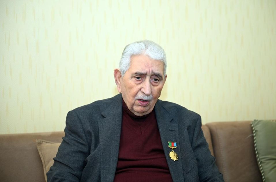 Culture Ministry presents jubilee medal to People's Artist Arif Babayev [PHOTOS]