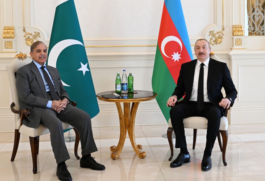 One-on-one meeting between President Ilham Aliyev, PM Shehbaz Sharif kicks off [VIDEO]