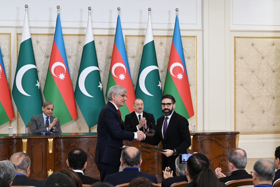 Azerbaijan and Pakistan exchange signed documents [PHOTOS/VIDEO]