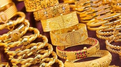 Gold climbs above $4,700 as investors seek safe havens