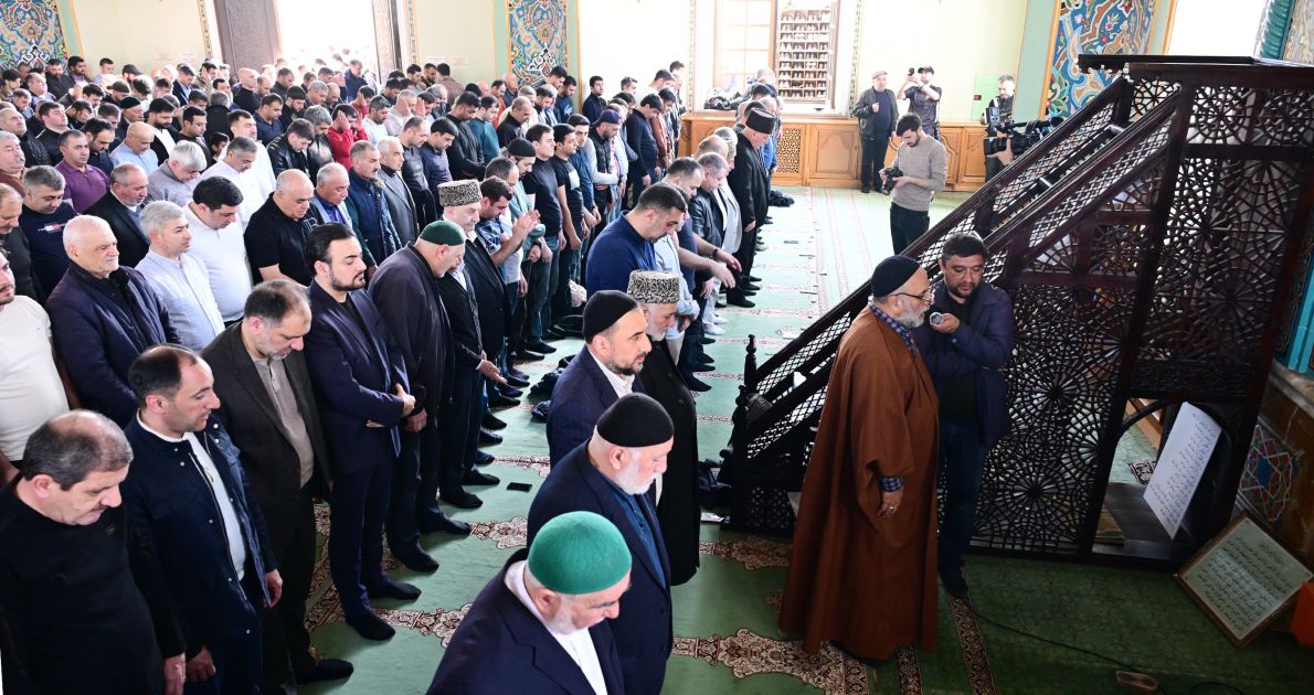 Eid prayers held in mosques of Baku [PHOTOS]