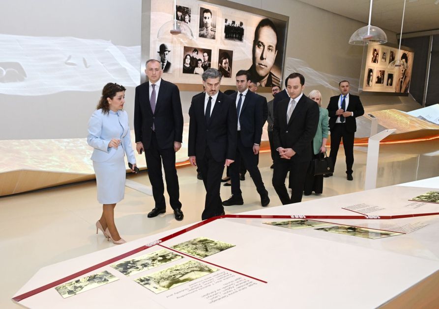 Georgian President visits Heydar Aliyev Center [PHOTOS]