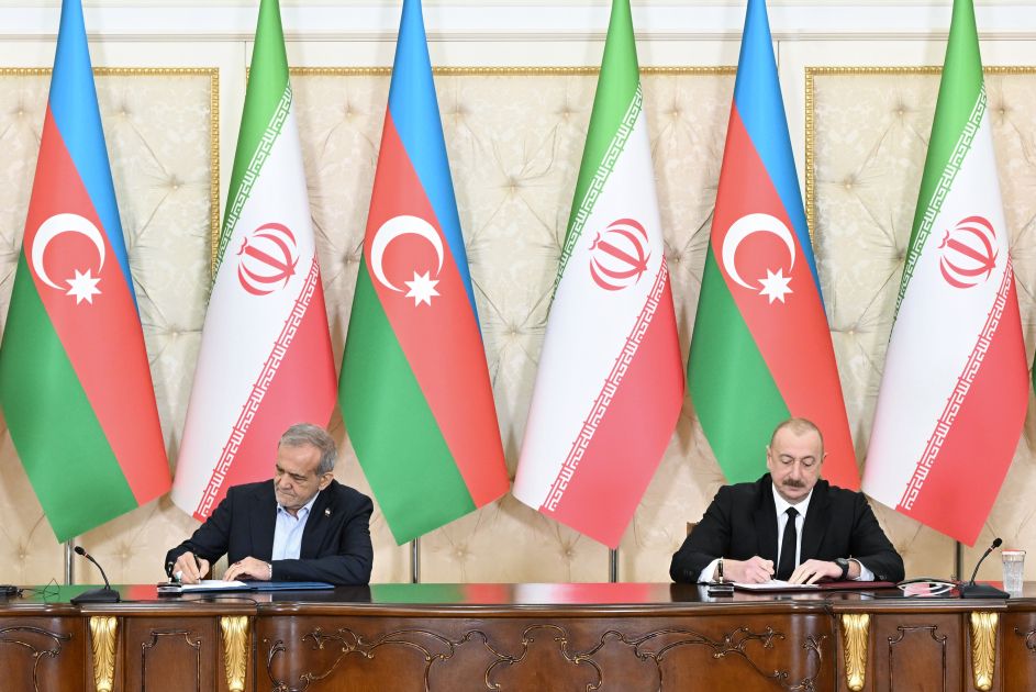 Azerbaijan, Iran exchange signed documents [PHOTOS/VIDEO]