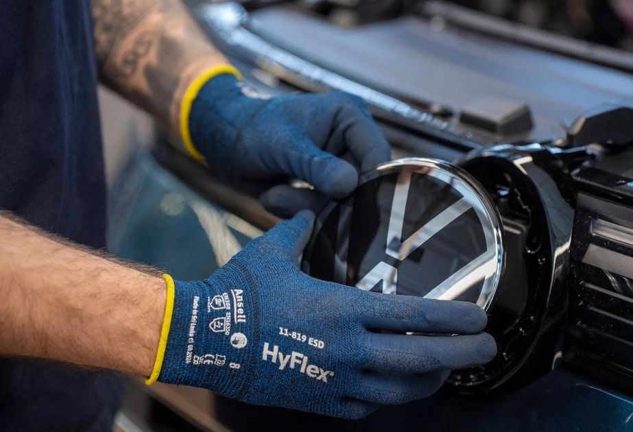 Volkswagen Group revenue falls to record low