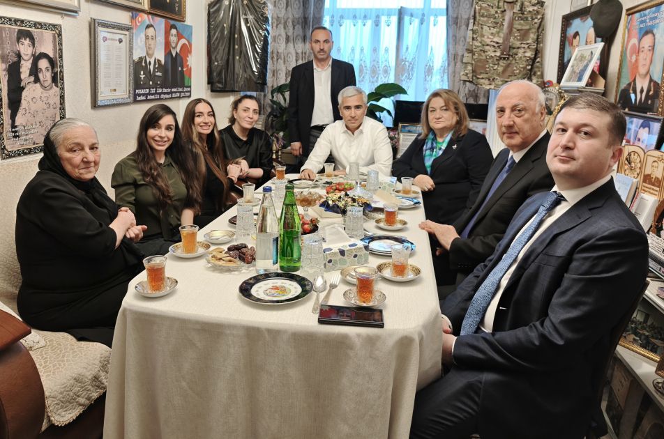 Leyla and Arzu Aliyeva meet with family of National Hero Polad Hashimov [PHOTOS]
