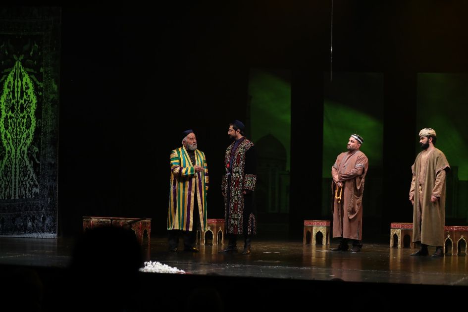 Baku Municipal Theater premieres play by Uzbek writer [PHOTOS]