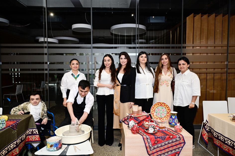 Leyla and Arzu Aliyeva visit inclusive center to support creativity of vulnerable groups [PHOTOS]