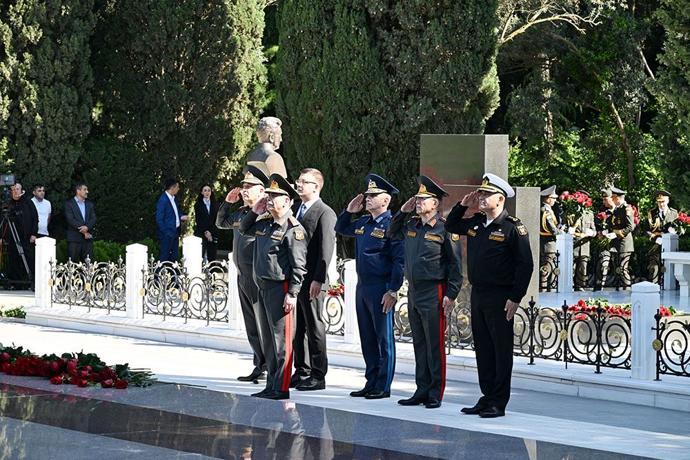 Ministry of Defense Leadership pays tribute at Alley of Honor